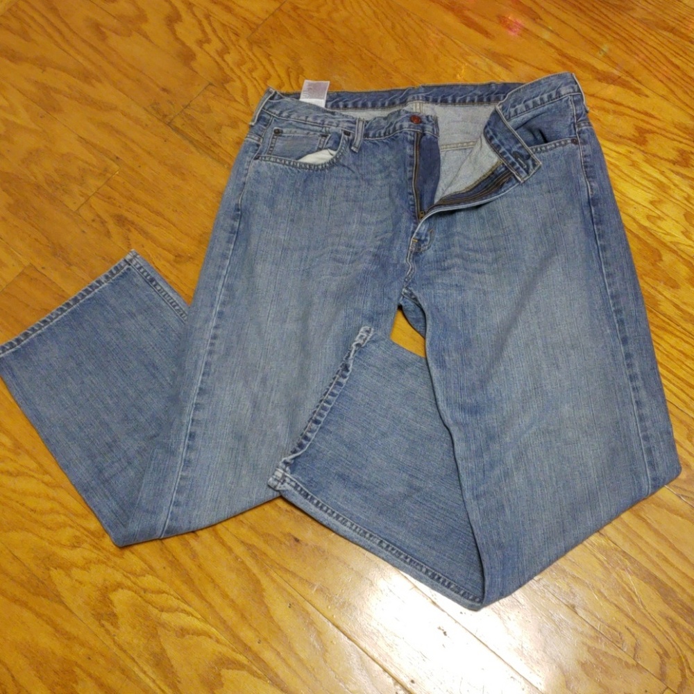 Men's Levi straight leg jeans 40/32
